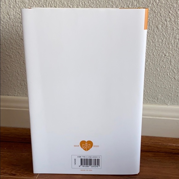 🆕 A Good Neighborhood - Hardcover Book - Picture 2 of 3